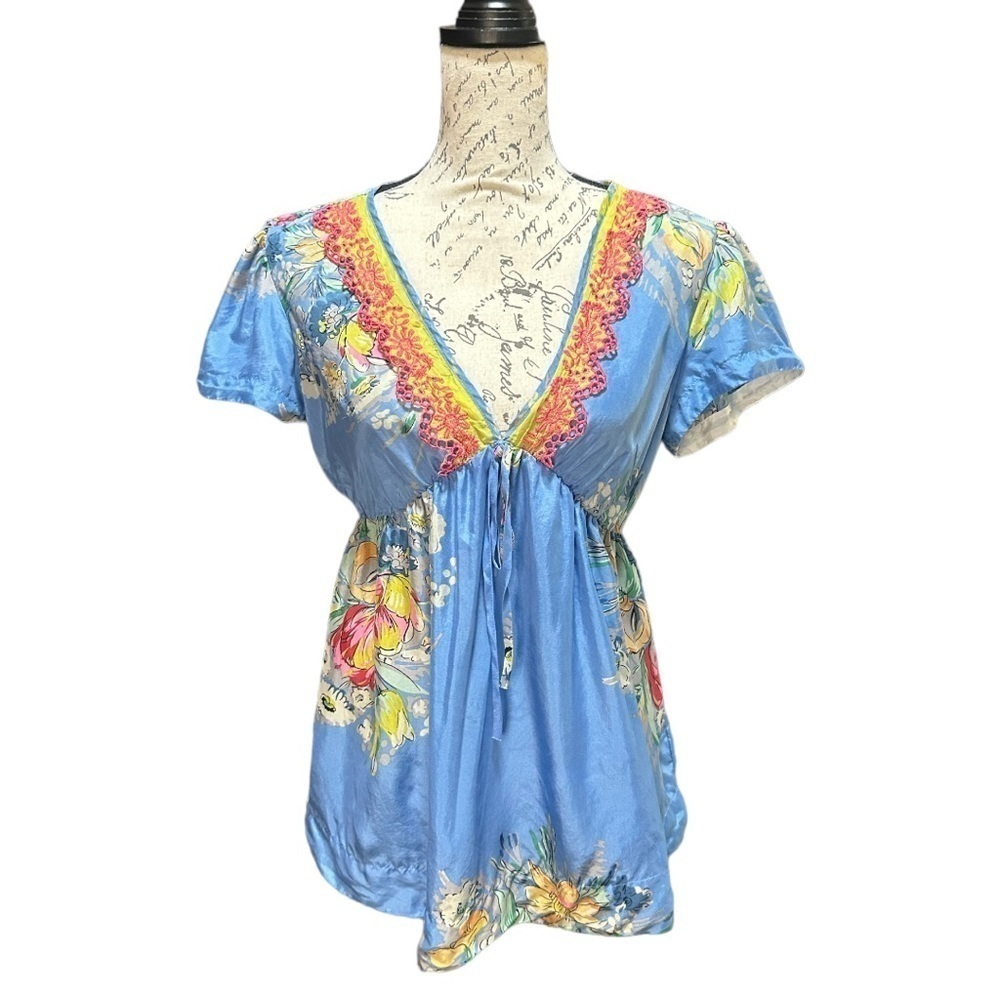 Johnny Was Silk Light Blue Floral V-neck Blouse Size Small